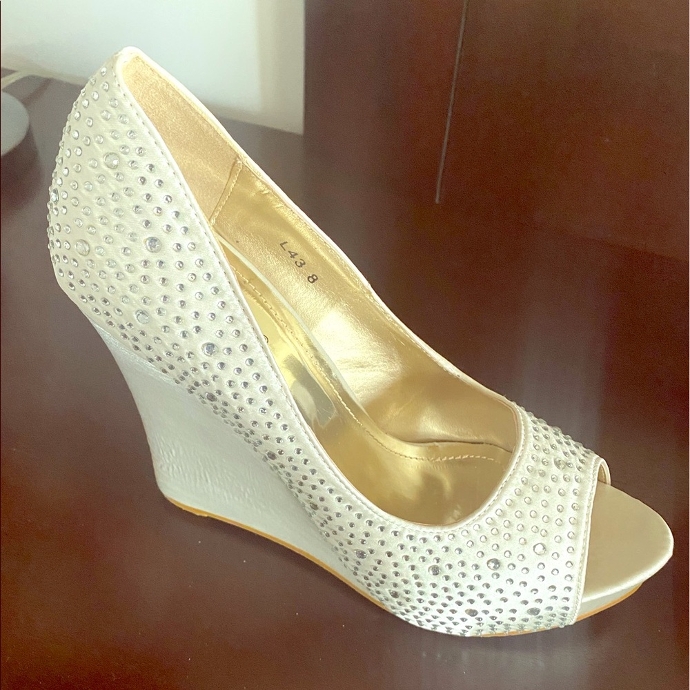 Gorgeous ivory-white jeweled wedges - NWT